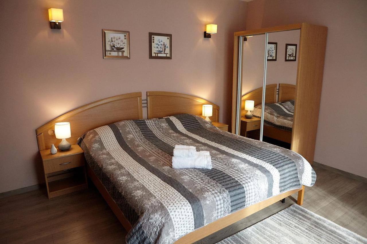 Apartament Rozelor Brasov Bagian luar foto